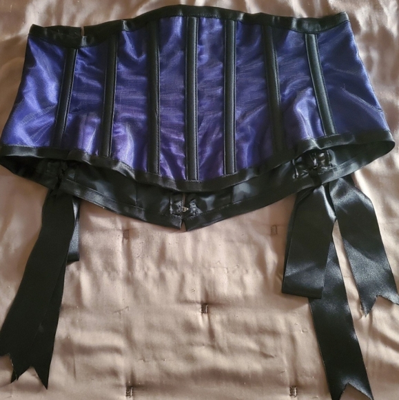 catherine coatney corset/cincher - Picture 2 of 3